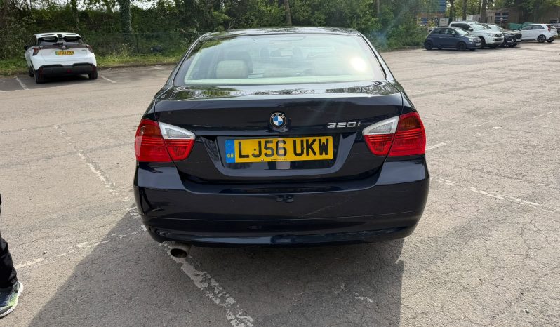 BMW 320i SE Auto full