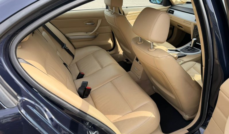 BMW 320i SE Auto full