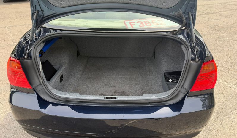 BMW 320i SE Auto full