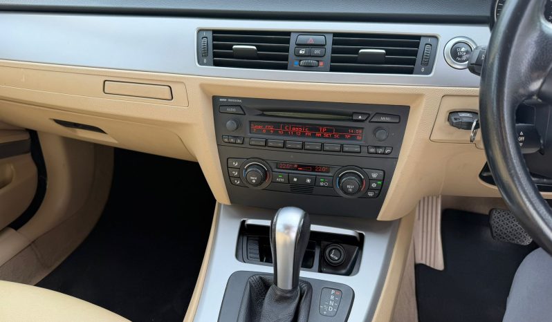 BMW 320i SE Auto full