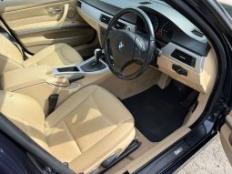 BMW 320i SE Auto full