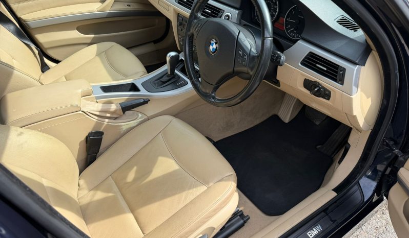 BMW 320i SE Auto full